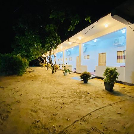 Dolphin Village Alankuda Luaran gambar