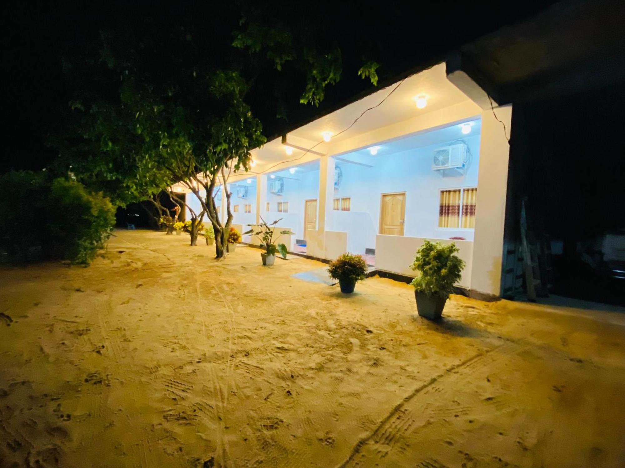 Dolphin Village Alankuda Luaran gambar