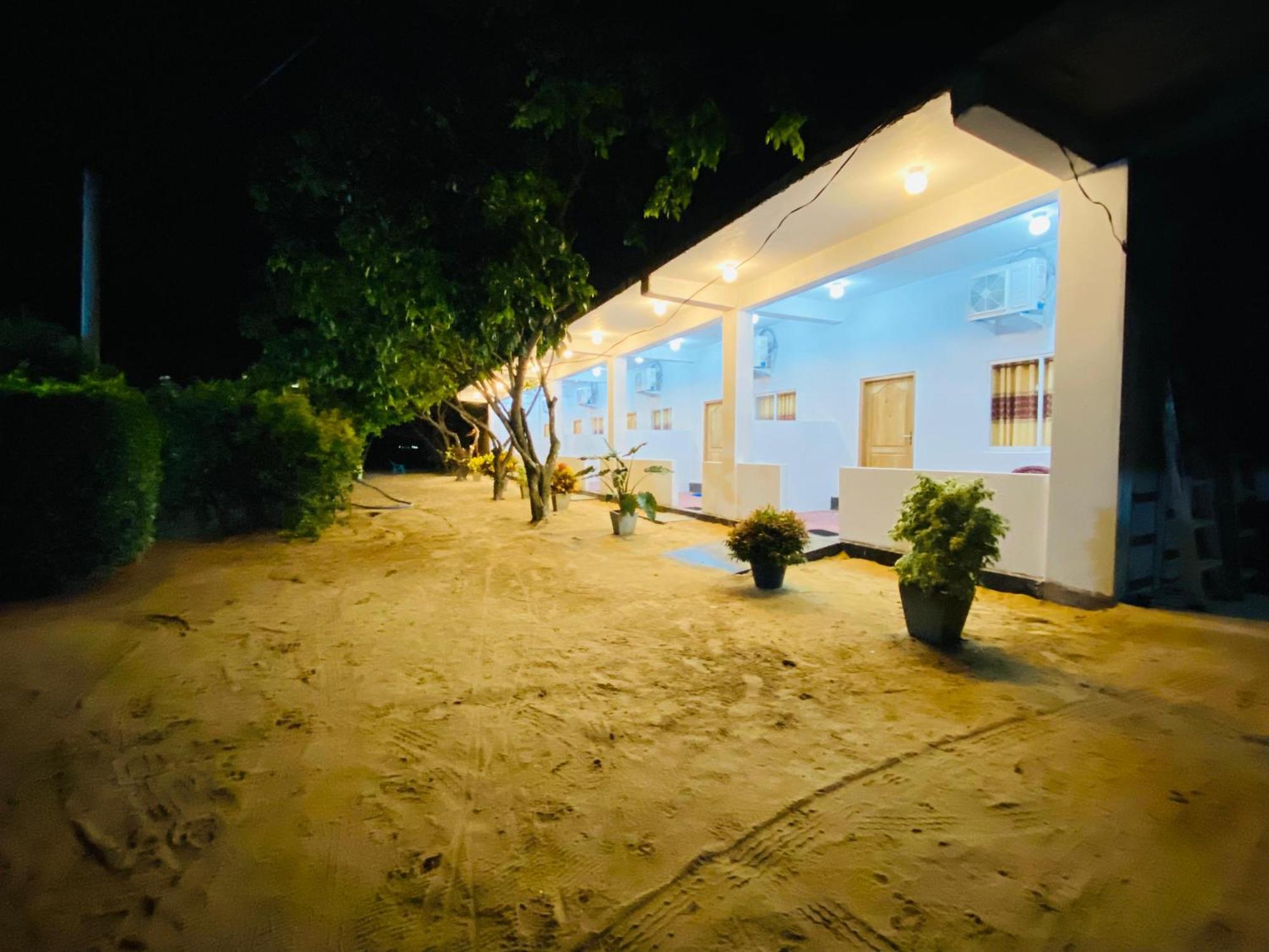 Dolphin Village Alankuda Luaran gambar