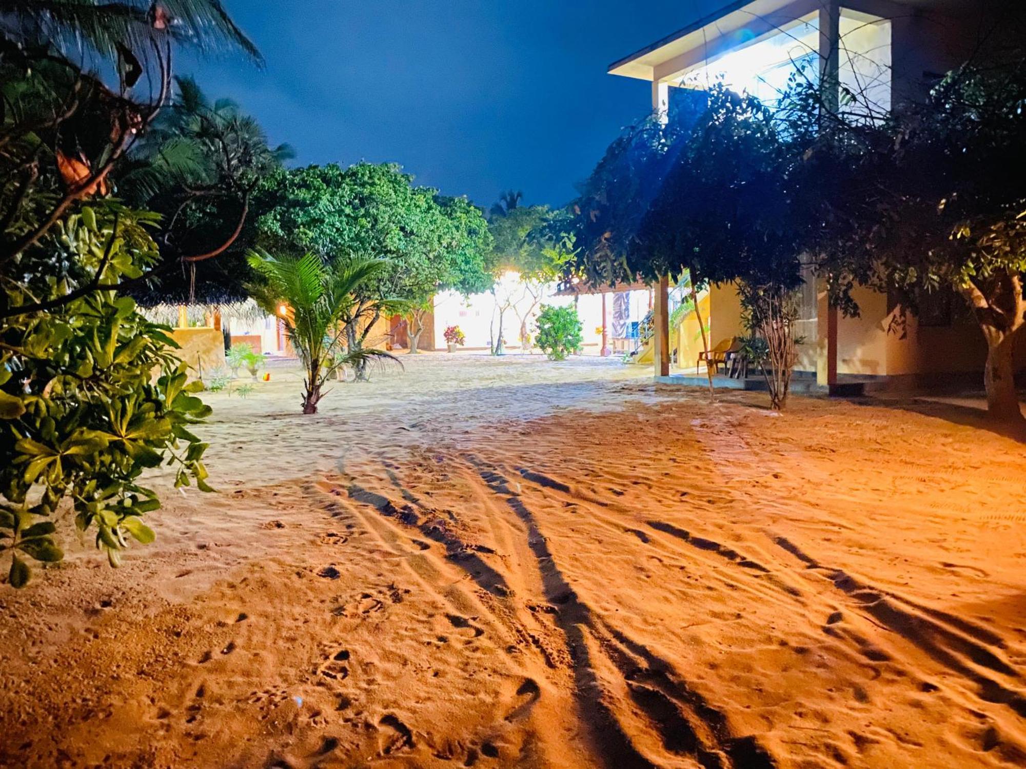 Dolphin Village Alankuda Luaran gambar